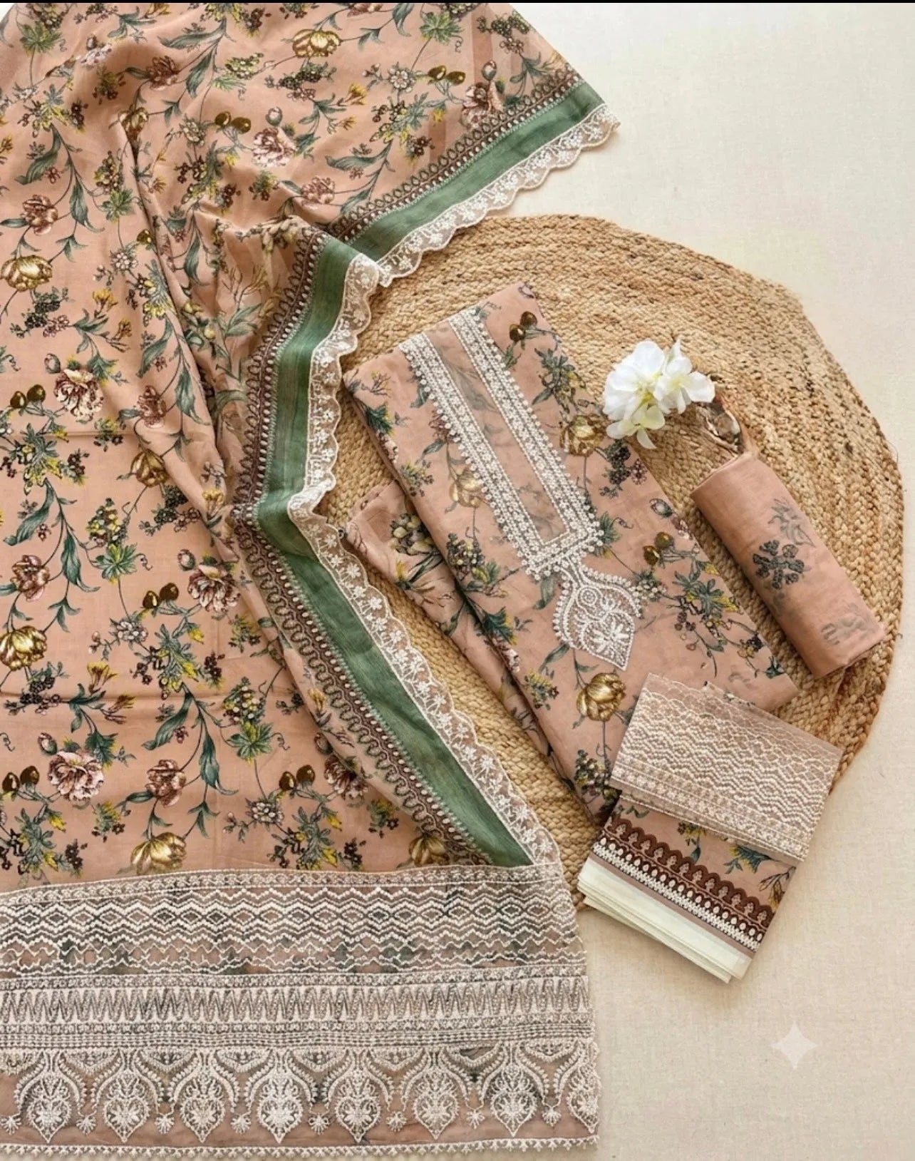 Zainab Chottani – Rose Petal Floral Embroidered Lawn – 3PC