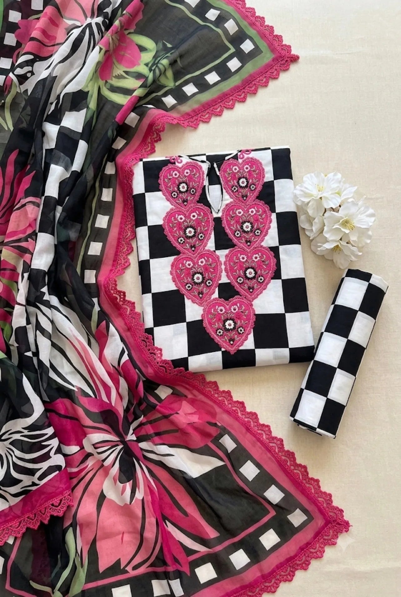 Maria B – Modern Black & White Checkerboard Geometric Lawn – 3PC