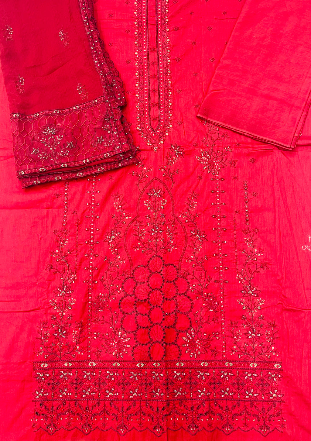 Qadri Arts – Scarlet Majestic Embroidered Lawn – 3PC