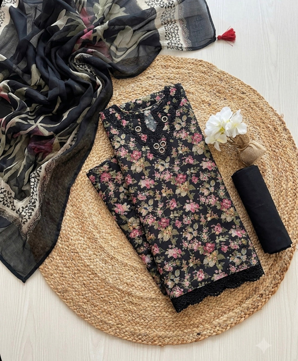 Izel – Noir Blossom Embroidered Lawn – 3PC